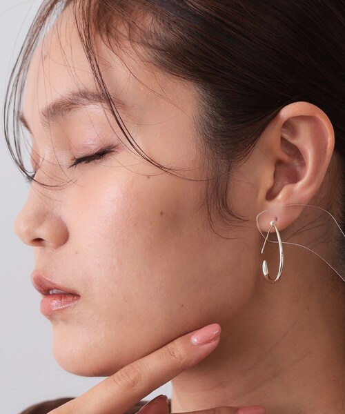 OPAQUE.CLIP（オペークドットクリップ）の「しずくメタルフープピアス（ピアス（両耳用）・レディース・ゴールド/シルバー・00）」の7枚目の写真