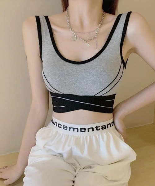 shoppinggo(ショッピングゴー)の「夏服タンクトップ 胸パット付 へそ出し 重ね着風 切替 バイカラー(タンクトップ・レディース・ホワイト/キャメル/ブラック/ブルー/グレー・FREE)」の1枚目の写真