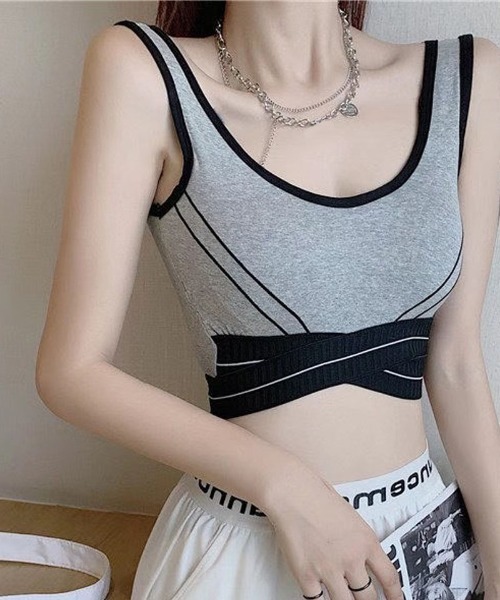 shoppinggo(ショッピングゴー)の「夏服タンクトップ 胸パット付 へそ出し 重ね着風 切替 バイカラー(タンクトップ・レディース・ホワイト/キャメル/ブラック/ブルー/グレー・FREE)」の14枚目の写真