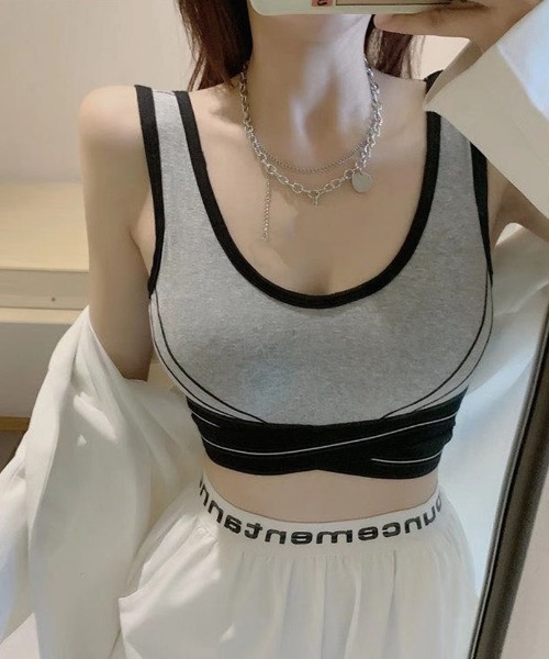 shoppinggo(ショッピングゴー)の「夏服タンクトップ 胸パット付 へそ出し 重ね着風 切替 バイカラー(タンクトップ・レディース・ホワイト/キャメル/ブラック/ブルー/グレー・FREE)」の15枚目の写真