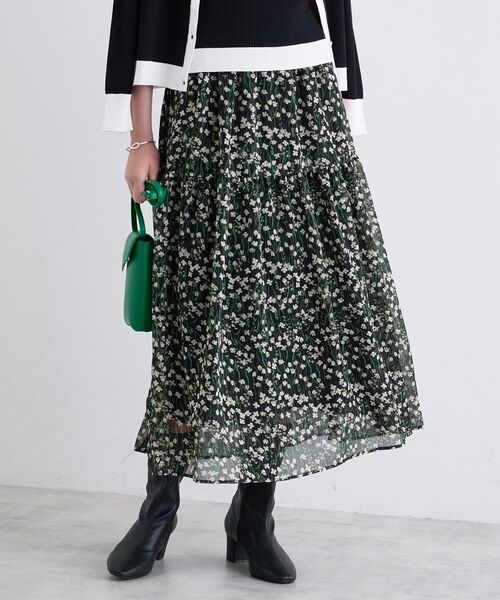 INDIVI（インディヴィ）の「【秋映え柄/セットアップ可能】フラワーシフォンスカート（スカート・レディース・ベージュ系その他3/ブルー系その他2・05/36/15 /13/40/38/03/19）」の6枚目の写真