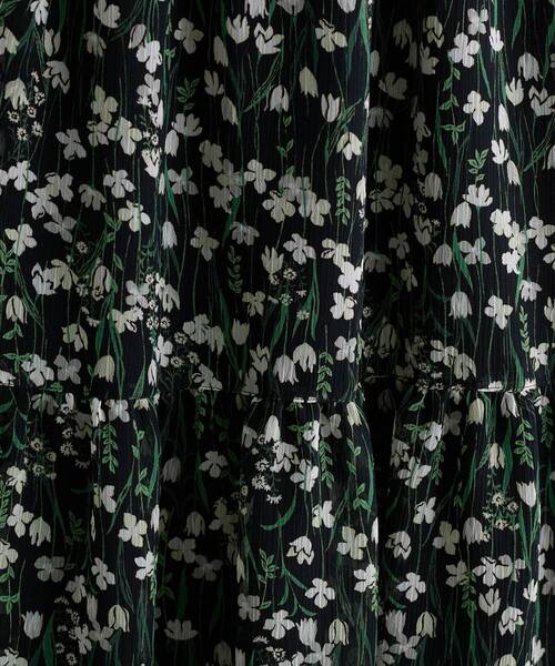 INDIVI（インディヴィ）の「【秋映え柄/セットアップ可能】フラワーシフォンスカート（スカート・レディース・ベージュ系その他3/ブルー系その他2・05/36/15 /13/40/38/03/19）」の9枚目の写真