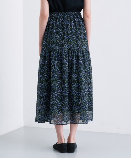 INDIVI（インディヴィ）の「【秋映え柄/セットアップ可能】フラワーシフォンスカート（スカート・レディース・ベージュ系その他3/ブルー系その他2・05/36/15 /13/40/38/03/19）」の16枚目の写真