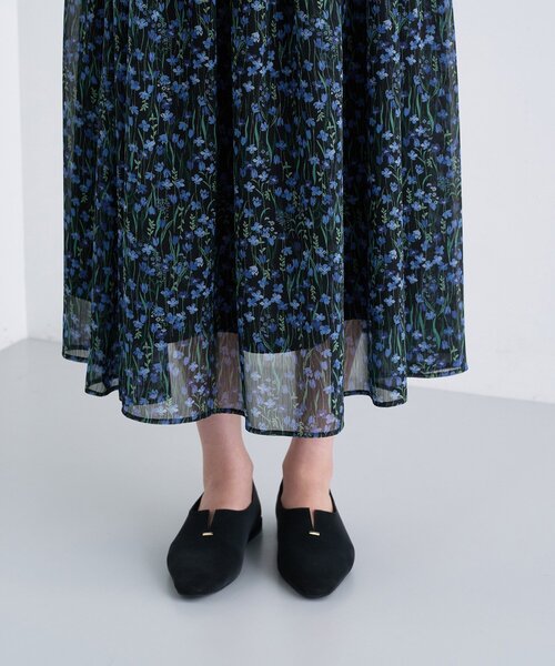 INDIVI（インディヴィ）の「【秋映え柄/セットアップ可能】フラワーシフォンスカート（スカート・レディース・ベージュ系その他3/ブルー系その他2・05/36/15 /13/40/38/03/19）」の4枚目の写真