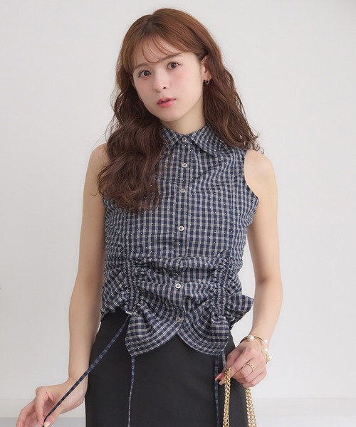 Ambre Neige(アンブルネージュ)の「front gathers sleeveless shirt /フロントギャザーノースリーブシャツ(シャツ/ブラウス・レディース・オフホワイト/ブラック/ネイビー・FREE)」の1枚目の写真