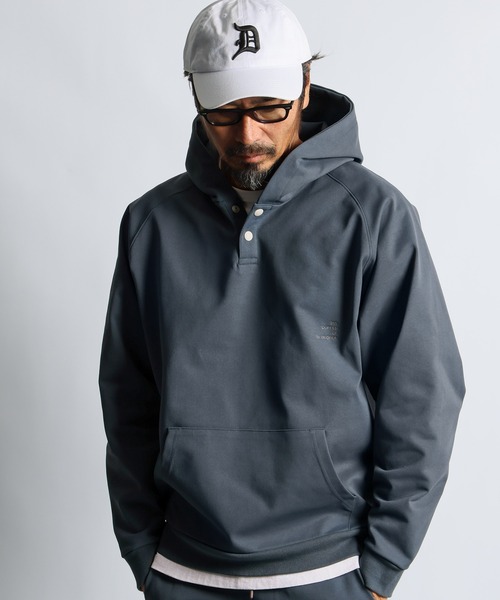 The DUFFER of ST.GEORGE（ザダファーオブセントジョージ）の「「AIR FLEX」SETUP HENLEY PO PARKA：機能素材 「エアフレックス」セットアップ ヘンリーネック パーカー（パーカー・メンズ・ブルーグレー/ネイビー・X-LARGE/LARGE/MEDIUM/SMALL）」の3枚目の写真