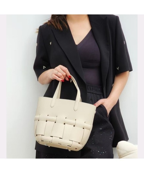 Tomieco(トミエコ)の「LEATHER トート/2wayショルダー 編み込みバッグ(ショルダーバッグ・レディース・オフホワイト/ブラック/ブラウン系その他/ダークブラウン・FREE)」の19枚目の写真