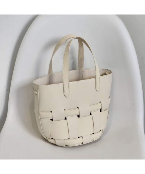 Tomieco(トミエコ)の「LEATHER トート/2wayショルダー 編み込みバッグ(ショルダーバッグ・レディース・オフホワイト/ブラック/ブラウン系その他/ダークブラウン・FREE)」の14枚目の写真