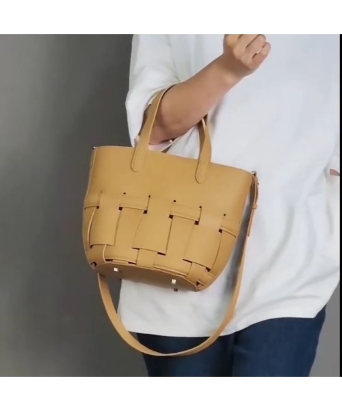 Tomieco(トミエコ)の「LEATHER トート/2wayショルダー 編み込みバッグ(ショルダーバッグ・レディース・オフホワイト/ブラック/ブラウン系その他/ダークブラウン・FREE)」の10枚目の写真