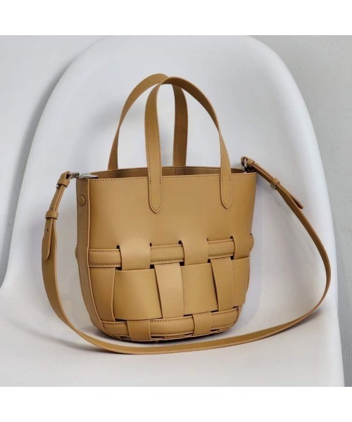 Tomieco(トミエコ)の「LEATHER トート/2wayショルダー 編み込みバッグ(ショルダーバッグ・レディース・オフホワイト/ブラック/ブラウン系その他/ダークブラウン・FREE)」の9枚目の写真