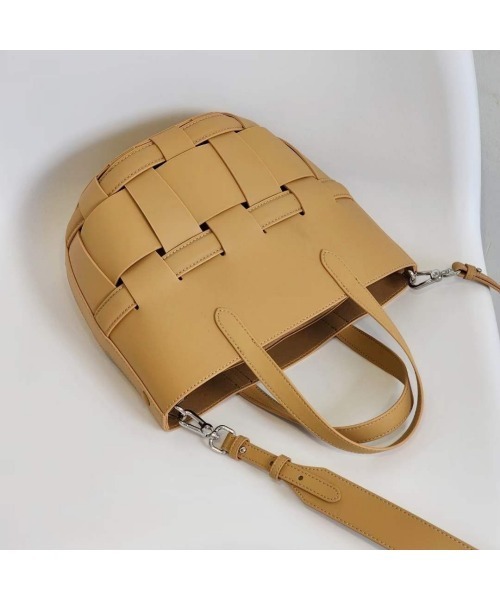 Tomieco(トミエコ)の「LEATHER トート/2wayショルダー 編み込みバッグ(ショルダーバッグ・レディース・オフホワイト/ブラック/ブラウン系その他/ダークブラウン・FREE)」の6枚目の写真