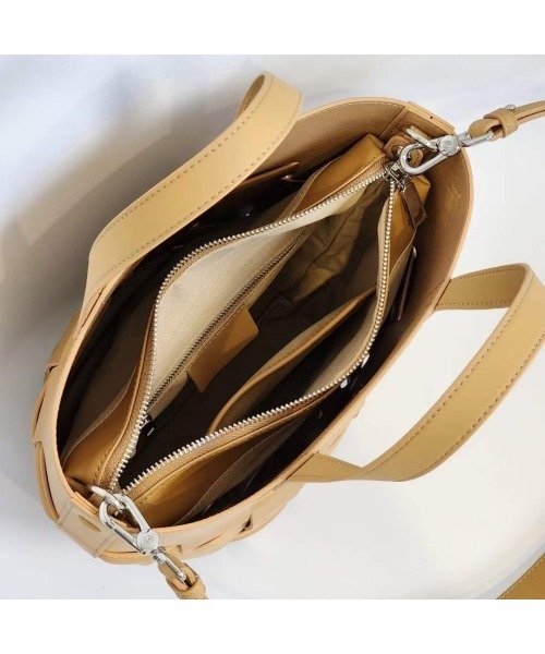 Tomieco(トミエコ)の「LEATHER トート/2wayショルダー 編み込みバッグ(ショルダーバッグ・レディース・オフホワイト/ブラック/ブラウン系その他/ダークブラウン・FREE)」の5枚目の写真