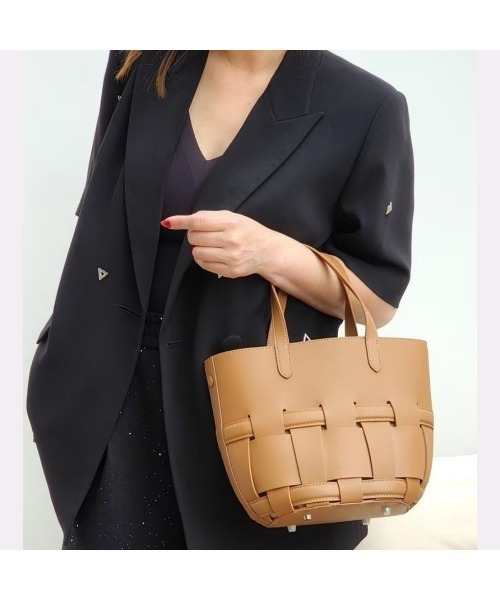 Tomieco(トミエコ)の「LEATHER トート/2wayショルダー 編み込みバッグ(ショルダーバッグ・レディース・オフホワイト/ブラック/ブラウン系その他/ダークブラウン・FREE)」の13枚目の写真