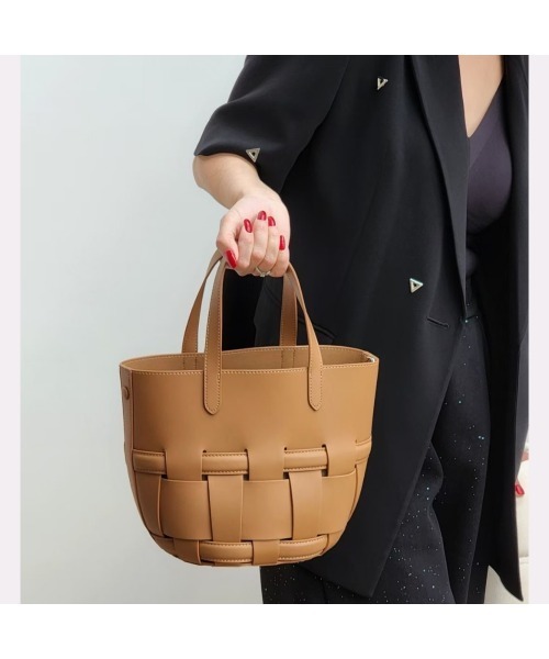Tomieco(トミエコ)の「LEATHER トート/2wayショルダー 編み込みバッグ(ショルダーバッグ・レディース・オフホワイト/ブラック/ブラウン系その他/ダークブラウン・FREE)」の12枚目の写真