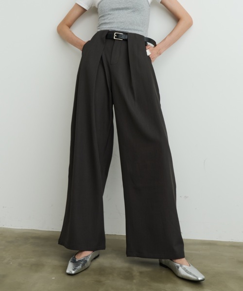 DFFUR.(ディフル)の「ワイドタックループスラックス(スラックス・レディース・ボルドー/チャコールグレー・MEDIUM/LARGE/SMALL)」の1枚目の写真