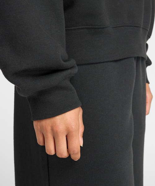 NEW BALANCE(ニューバランス)の「Linear Heritage フリースクルー(スウェット・レディース・ブラック/ライトベージュ・SMALL/MEDIUM/LARGE/X-LARGE)」の6枚目の写真