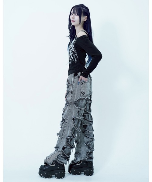 REFLEM(レフレム)の「『REFLEM/レフレム』ジップベルトオフショルL/S Tee/ロングスリーブカットソー(Tシャツ/カットソー・レディース・ホワイト/ブラック・L/M)」の4枚目の写真
