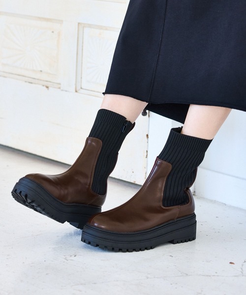 Juze(ジュゼ)の「タンクソールサイドニットブーツ(ブーツ・レディース・ブラウン/ブラック・L/M/S)」の1枚目の写真