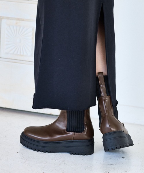 Juze(ジュゼ)の「タンクソールサイドニットブーツ(ブーツ・レディース・ブラウン/ブラック・L/M/S)」の15枚目の写真