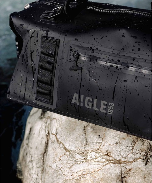 AIGLE（エーグル）の「防水 トラベルドライ ダッフルバッグ 55L（ボストンバッグ・レディース・ブラック/モスグリーン・FREE）」の10枚目の写真