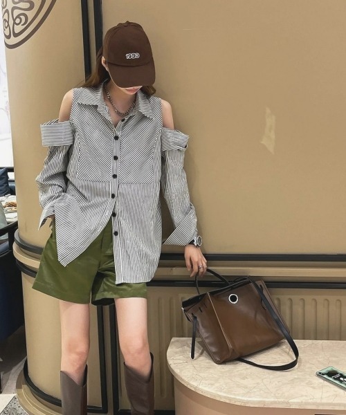 gossip!ロサンゼルス(ゴシップロサンゼルス)の「【Y2Kガーリー】レトロストライプ柄オフショルダーロングスリーブシャツ(Tシャツ/カットソー・レディース・ストライプ・M)」の3枚目の写真