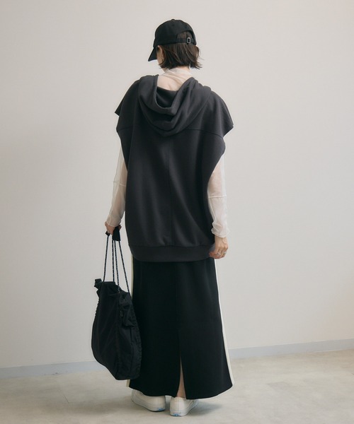 Paradise Picnic（パラダイスピクニック）の「ミニ裏毛フードベスト（ベスト・レディース・チャコールグレー/アイボリー・FREE）」の6枚目の写真