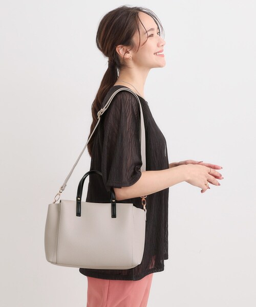 SHOO・LA・RUE（シューラルー）の「【軽量/2WAY】ふわっと軽い 3層ミニトート（トートバッグ・レディース・ブラウン系/ブラック/グレー系4・00）」の2枚目の写真