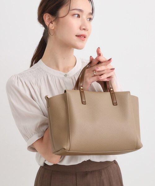 SHOO・LA・RUE（シューラルー）の「【軽量/2WAY】ふわっと軽い 3層ミニトート（トートバッグ・レディース・ブラウン系/ブラック/グレー系4・00）」の3枚目の写真