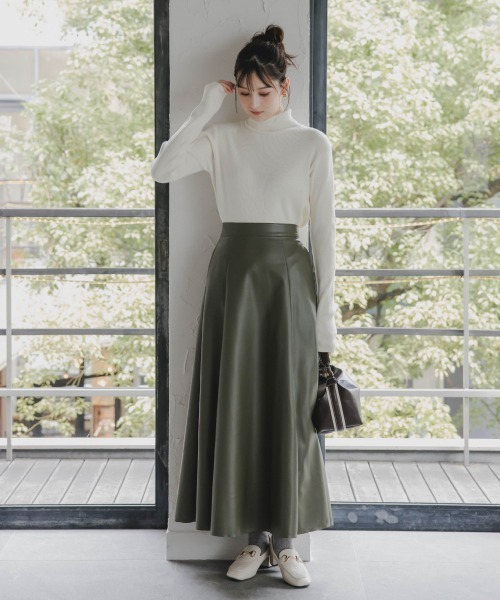 slattgir(スラットジール)の「高身長 フェイクレザーフレアスカート(トールサイズ)Essenave(スカート・レディース・ブラウン/カーキ・TM/TL/T3L/TLL)」の4枚目の写真