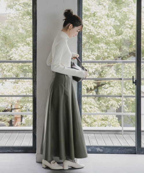 slattgir(スラットジール)の「高身長 フェイクレザーフレアスカート(トールサイズ)Essenave(スカート・レディース・ブラウン/カーキ・TM/TL/T3L/TLL)」の5枚目の写真