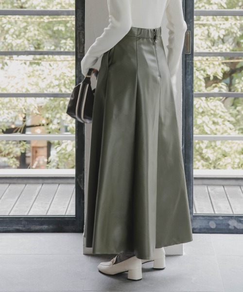 slattgir(スラットジール)の「高身長 フェイクレザーフレアスカート(トールサイズ)Essenave(スカート・レディース・ブラウン/カーキ・TM/TL/T3L/TLL)」の6枚目の写真