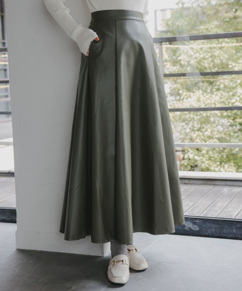 slattgir(スラットジール)の「高身長 フェイクレザーフレアスカート(トールサイズ)Essenave(スカート・レディース・ブラウン/カーキ・TM/TL/T3L/TLL)」の7枚目の写真