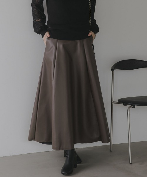 slattgir(スラットジール)の「高身長 フェイクレザーフレアスカート(トールサイズ)Essenave(スカート・レディース・ブラウン/カーキ・TM/TL/T3L/TLL)」の11枚目の写真