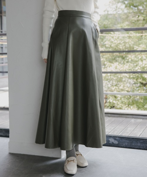 slattgir(スラットジール)の「高身長 フェイクレザーフレアスカート(トールサイズ)Essenave(スカート・レディース・ブラウン/カーキ・TM/TL/T3L/TLL)」の20枚目の写真