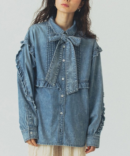 ROSE BUD（ローズバッド）の「FLILL DENIM SHIRT（シャツ/ブラウス・レディース・ライトインディゴブルー/インディゴブルー/ブラック・ONE SIZE）」の3枚目の写真