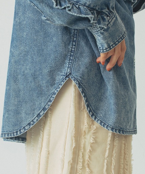 ROSE BUD（ローズバッド）の「FLILL DENIM SHIRT（シャツ/ブラウス・レディース・ライトインディゴブルー/インディゴブルー/ブラック・ONE SIZE）」の16枚目の写真