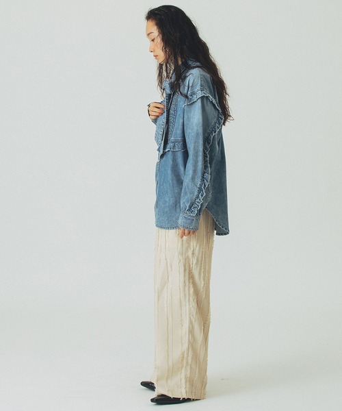 ROSE BUD（ローズバッド）の「FLILL DENIM SHIRT（シャツ/ブラウス・レディース・ライトインディゴブルー/インディゴブルー/ブラック・ONE SIZE）」の20枚目の写真