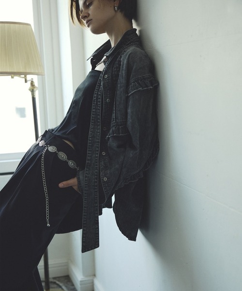 ROSE BUD（ローズバッド）の「FLILL DENIM SHIRT（シャツ/ブラウス・レディース・ライトインディゴブルー/インディゴブルー/ブラック・ONE SIZE）」の4枚目の写真