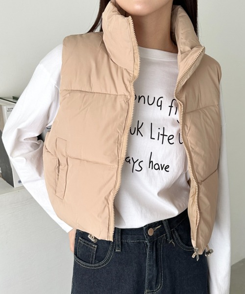 CLEA（クレア）の「スタンドカラーコンパクトショート丈中綿ベスト（ダウンベスト・レディース・ベージュ/ブラウン/ブラック/アイボリー・FREE）」の4枚目の写真