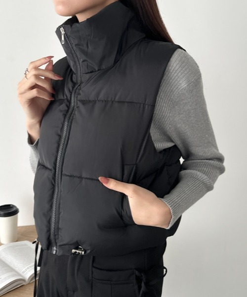 CLEA（クレア）の「スタンドカラーコンパクトショート丈中綿ベスト（ダウンベスト・レディース・ベージュ/ブラウン/ブラック/アイボリー・FREE）」の16枚目の写真