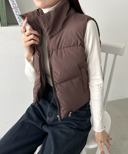 CLEA（クレア）の「スタンドカラーコンパクトショート丈中綿ベスト（ダウンベスト・レディース・ベージュ/ブラウン/ブラック/アイボリー・FREE）」の19枚目の写真