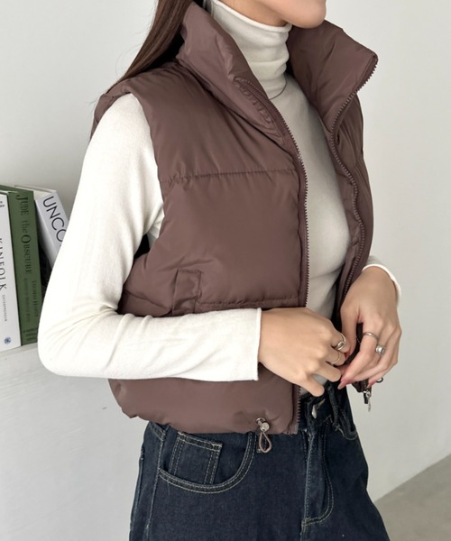 CLEA（クレア）の「スタンドカラーコンパクトショート丈中綿ベスト（ダウンベスト・レディース・ベージュ/ブラウン/ブラック/アイボリー・FREE）」の18枚目の写真