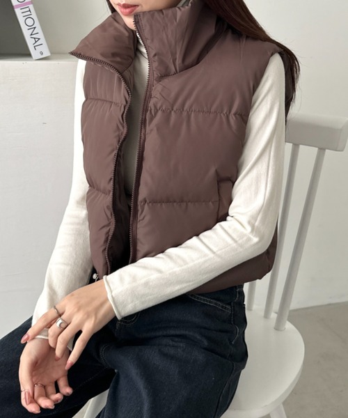 CLEA（クレア）の「スタンドカラーコンパクトショート丈中綿ベスト（ダウンベスト・レディース・ベージュ/ブラウン/ブラック/アイボリー・FREE）」の20枚目の写真