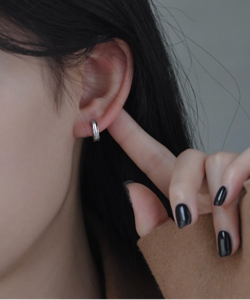 Burner(バーナー)の「【blatto 925silver】シルバー925 エレガントホワイトシェル ミニフープピアス esm-pierce-22-23【RBTS】(ピアス(両耳用)・レディース・ゴールド/シルバー・FREE)」の3枚目の写真