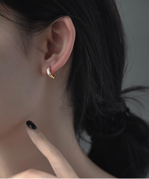 Burner(バーナー)の「【blatto 925silver】シルバー925 エレガントホワイトシェル ミニフープピアス esm-pierce-22-23【RBTS】(ピアス(両耳用)・レディース・ゴールド/シルバー・FREE)」の4枚目の写真