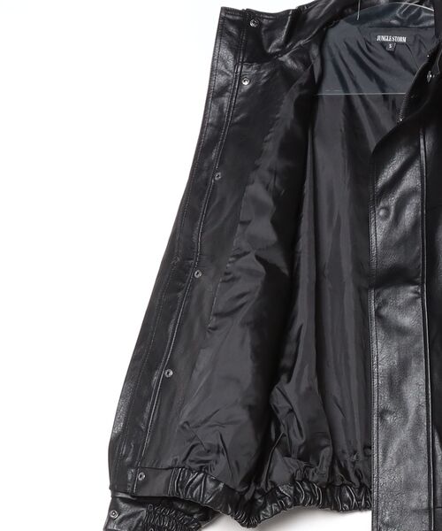 JOHN'S CLOSET（ジョンズクローゼット）の「【13】PUレザースタンドジャケット（ブルゾン・メンズ・ブラック・MEDIUM/SMALL/LARGE）」の2枚目の写真