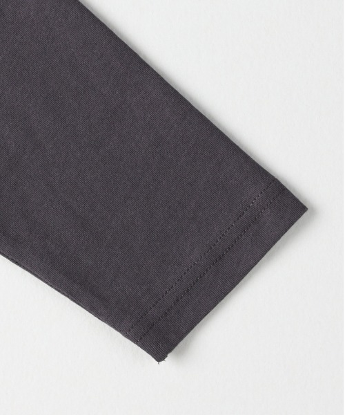 Right-on（ライトオン）の「【HONEYSUCKLE ROSE】ロゴロングスリーブTシャツ（ロゴデザイン/肌触り快適/コットン100％/カジュアルスタイル/アクセントトップス）（Tシャツ/カットソー・レディース・オフホワイト/ダークグレー・S/M/L）」の9枚目の写真