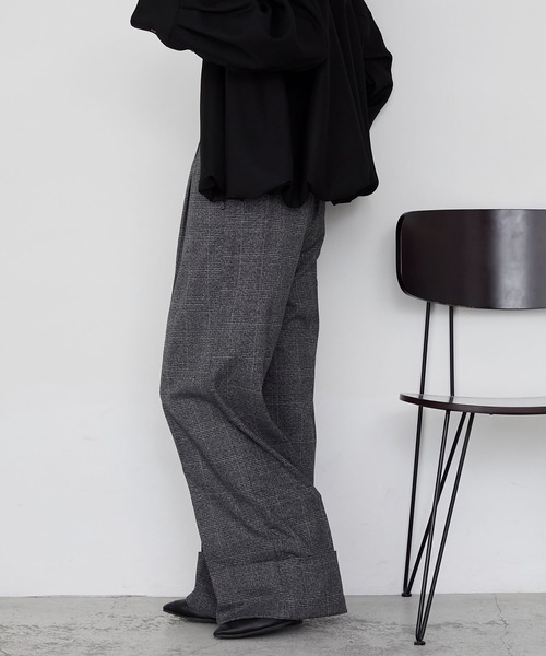 forksy.（フォルクシー）の「【forksy.】ロールアップチェックワイドスラックスパンツ（スラックス・レディース・グレー系/ブラウン系・FREE）」の4枚目の写真