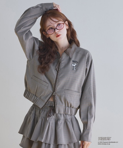 one after another NICE CLAUP（ワンアフターアナザーナイスクラップ）の「【PEANUTSコラボ】セットアップ対応/スヌーピー刺繍入りバーンジャケット（ミリタリージャケット・レディース・ブラック/ブラウン系その他/ブルー・FREE）」の2枚目の写真