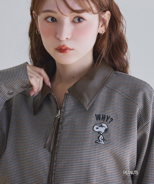 one after another NICE CLAUP（ワンアフターアナザーナイスクラップ）の「【PEANUTSコラボ】セットアップ対応/スヌーピー刺繍入りバーンジャケット（ミリタリージャケット・レディース・ブラック/ブラウン系その他/ブルー・FREE）」の15枚目の写真
